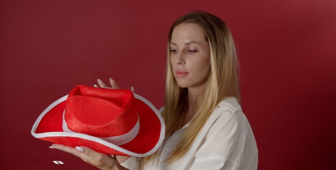 NITU’s Stylish Brimmed Santa Hat The Perfect Holiday Accessory!
